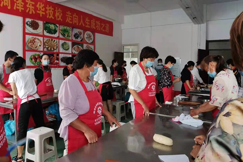 点击查看详细信息<br>标题：餐饮面点培训中 阅读次数：1131